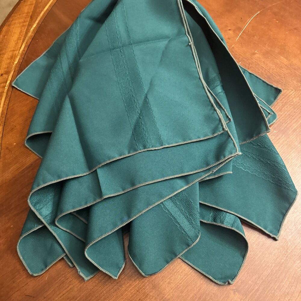 8 Unbranded Napkins